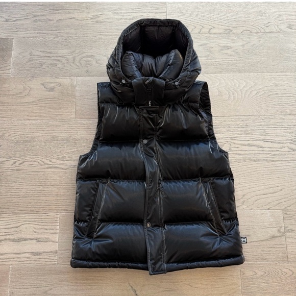 Aritzia Jackets & Blazers - Aritzia Black Hooded Vest L